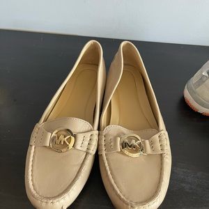 MK flats size 8